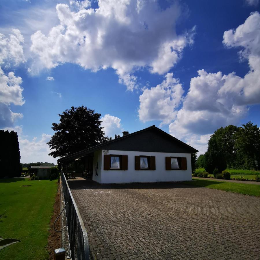 Bb19 Eifel-Ferienhaus Am Moseltal Mit Saunahaus Beuren  Dış mekan fotoğraf